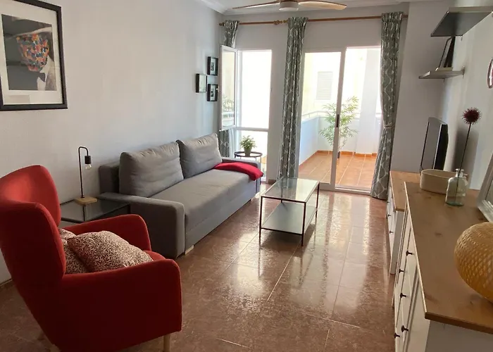 Discover Perfect Beach Apartment, Only 300M Away